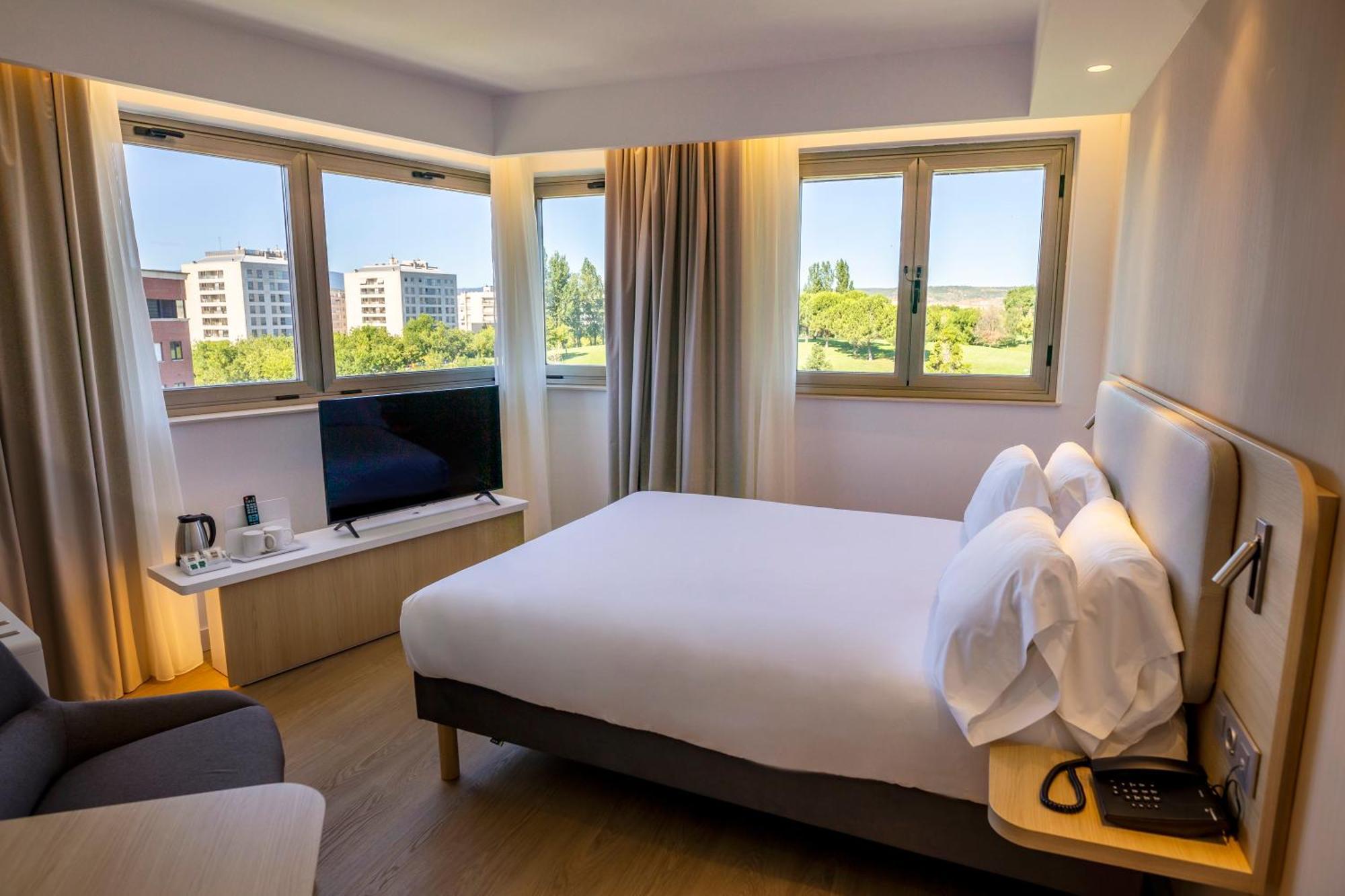 Holiday Inn Express Logrono Rioja By Ihg Екстер'єр фото